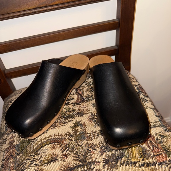 COS Black clogs with wood sole - Picture 9 of 16